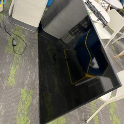 70’Tv Screen Is Blurry Has Lines Needs To Be Fixed 