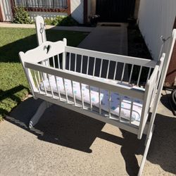 Baby Rocking Bassinet 