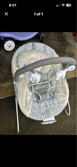 Babytrends Zebra Bouncer Lounger