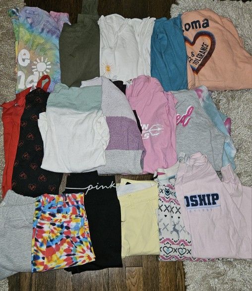 (16) Piece Womans Size SMALL Winter Clothes Lot