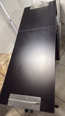 Manicure table