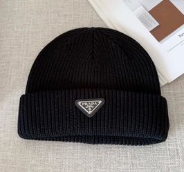 Prada beanie (real)