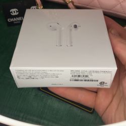 Generation 2 Apple AirPods (1 YR WARRANTY!)