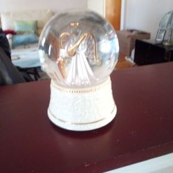 Angel Snow Globe 