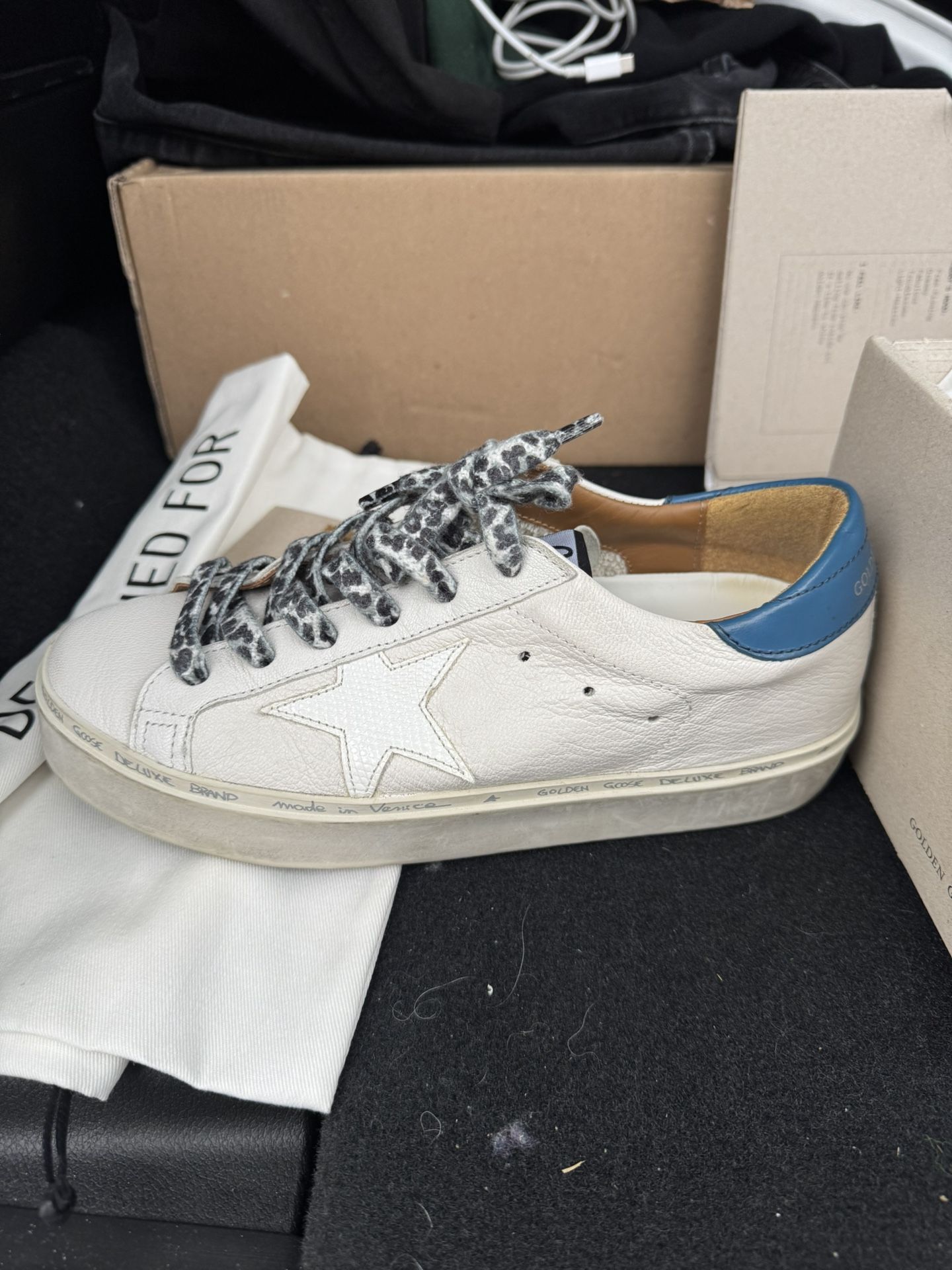 GOLDEN GOOSE