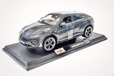 Lamborghini Urus Grey 1/18 Diecast Model Car by Maisto