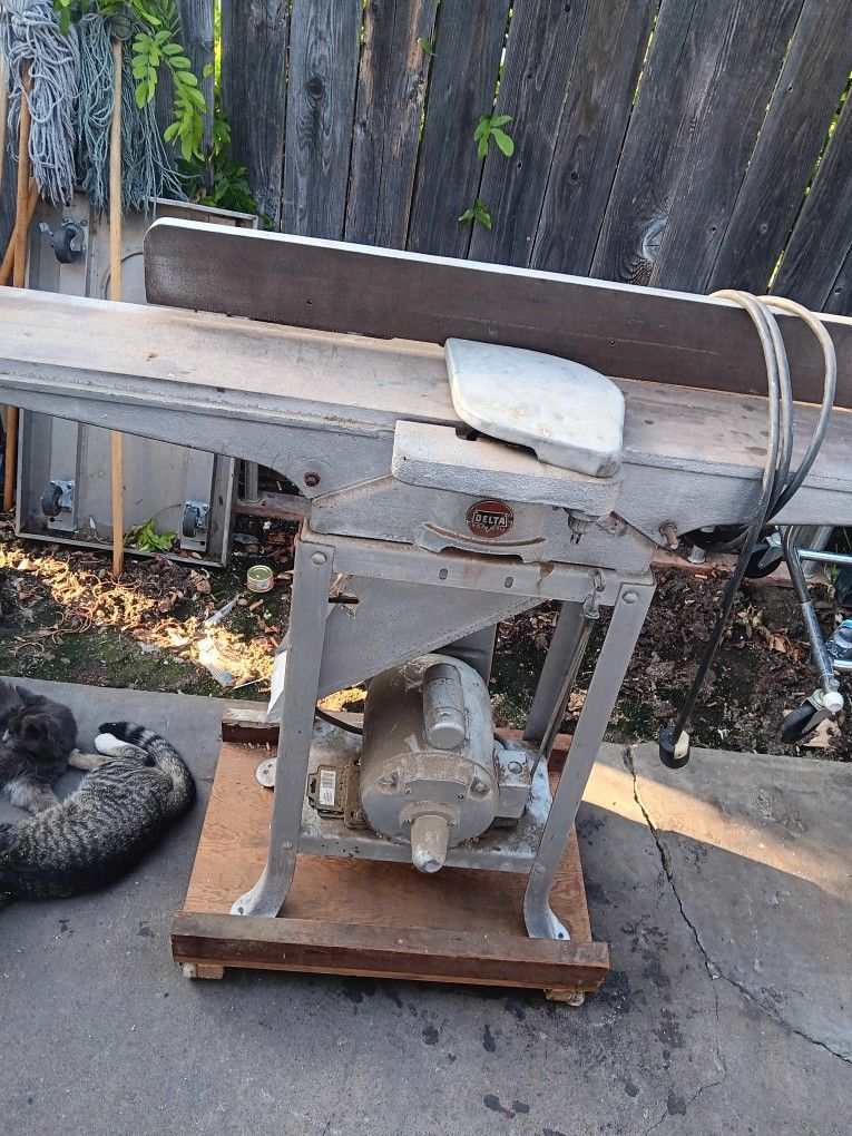 Wood Cutting Machine 