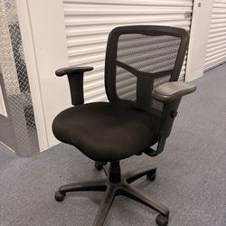 Offices Chair with Mesh Back – Ergonomic  and Adjustable