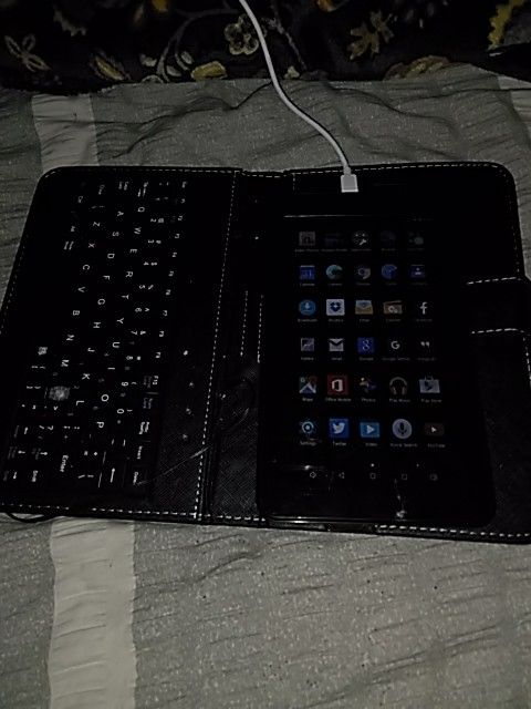 Icraig tablet and keyboard