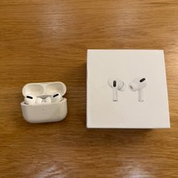 Apple Airpod Pro 1st Gen - Like New