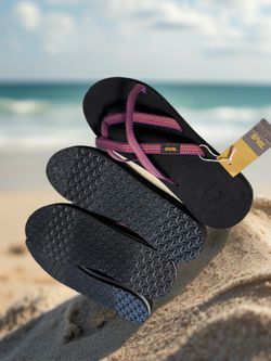 NWT 2 Pairs Teva Olowahu Sandals Size 10