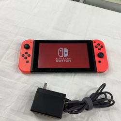 Nintendo HAC-001(-01) Nintendo Switch Console with Charger *Screen Scratched* TPW012112