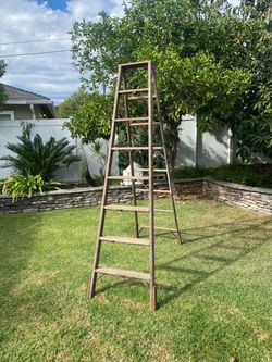 Gd. Cond. Heavy Duty 8ft Solid Wood Step Ladder