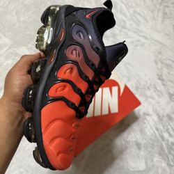 NIKE AIR VAPORMAX PLUS