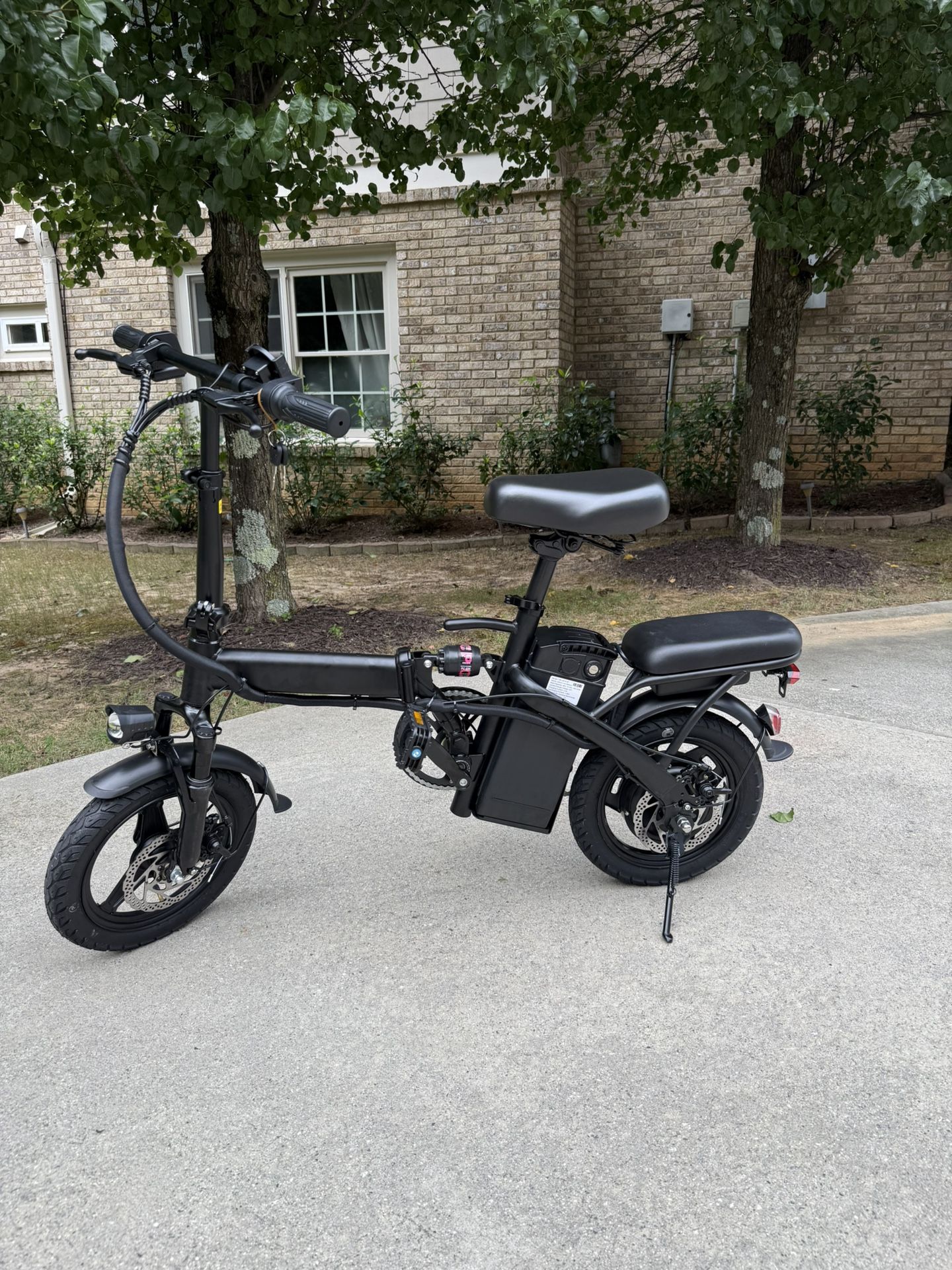 Brand new 48V Ebike 20mph 25miles range
