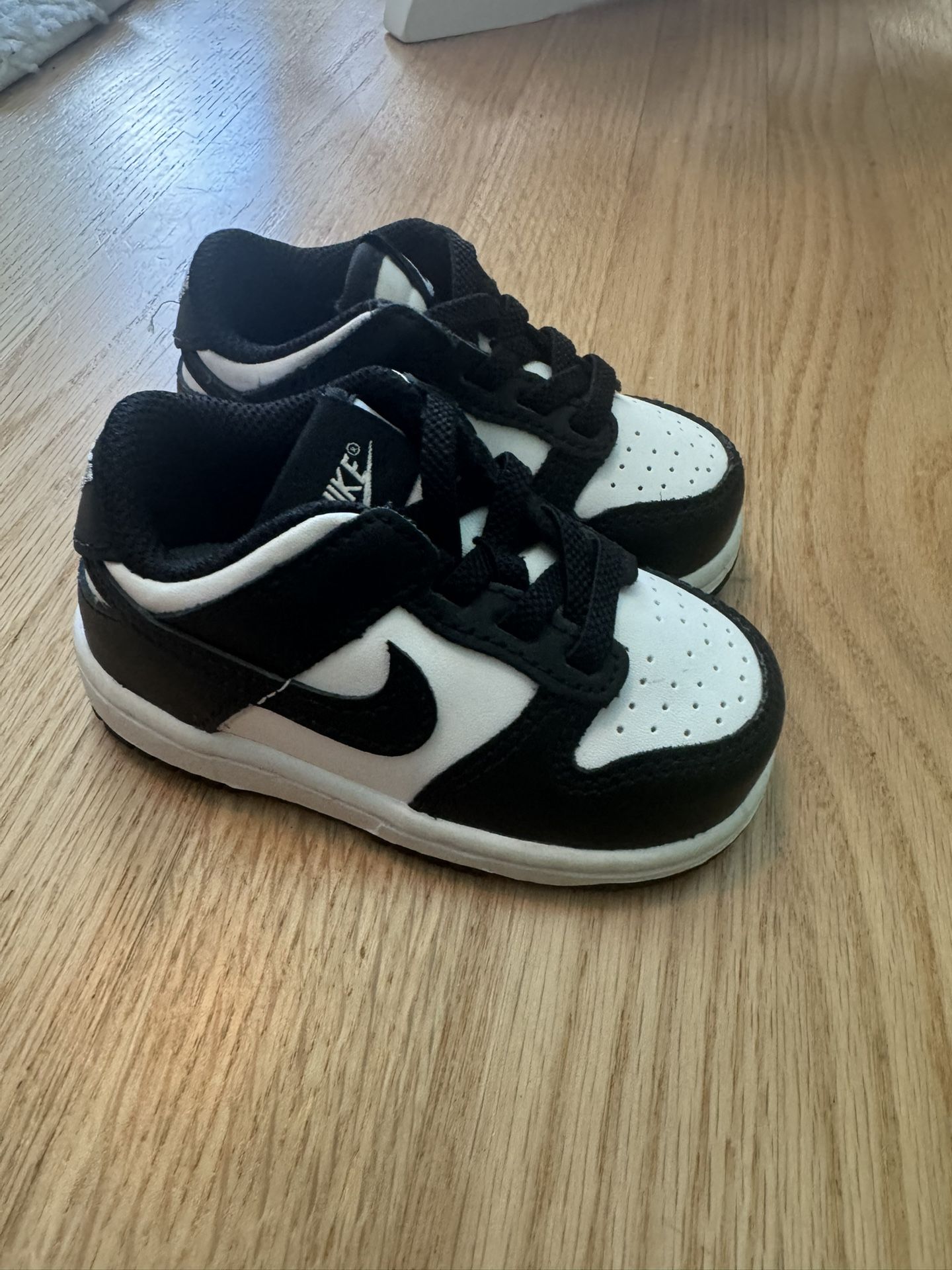 Nike Dunks / Panda (Toddler size 5)