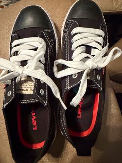 Brand new Levi’s boys shoes size 6