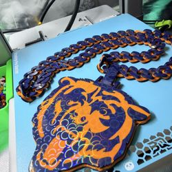 Holographic Bears Chain 