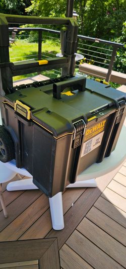 DeWalt toolbox 🧰