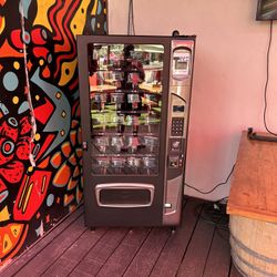 USI SNACK MACHINE!!!!