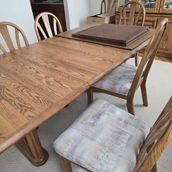 Dinning room set ( 8 seater ) wood table & China cabinet