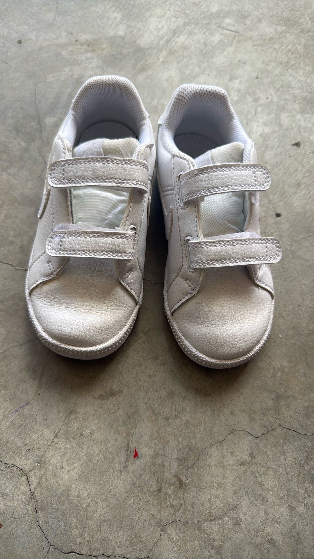 Girls Size 8,5 Nike Shoes Barely Used