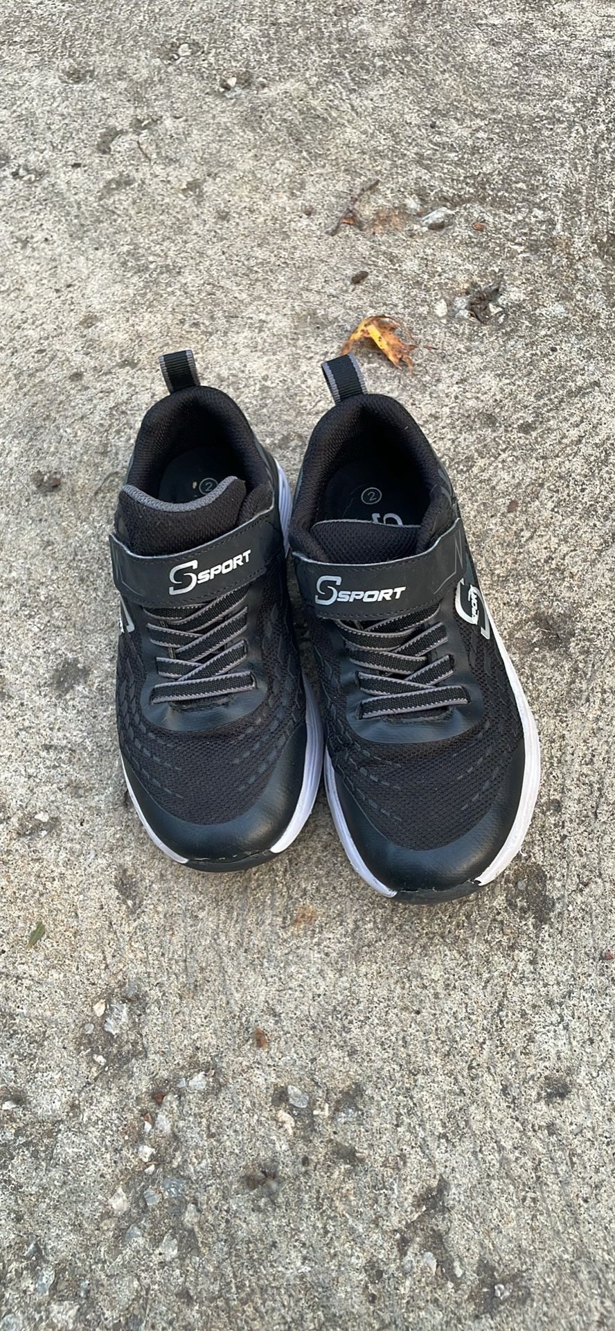 Boys size 2 sketchers sport, memory foam shoes