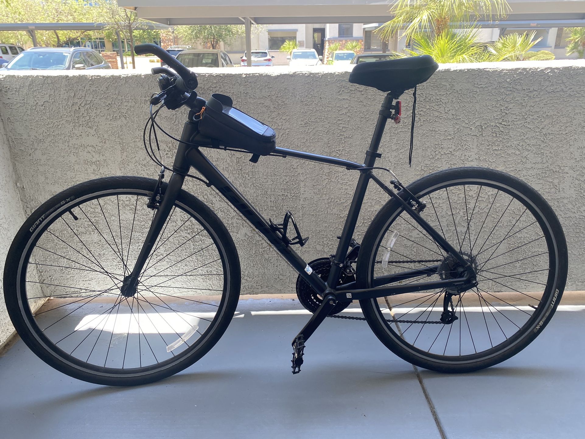 Giant Escape 3 bike (2022) with accessories