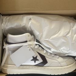 New In Box converse White/bloodstone Size 11 Men’s