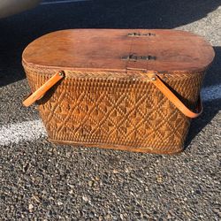 Large vintage Redmon picnic basket w/table settings.