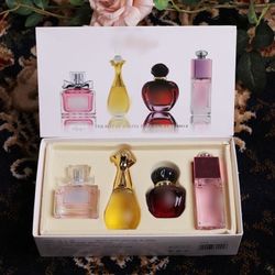 Women’s Perfume Gift Set – 4 Bottles (25ml each) – Brand New – $25