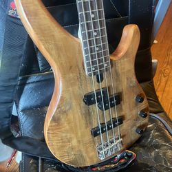 Yamaha 4 String Bass Guitar With Fender Rumble Amp 