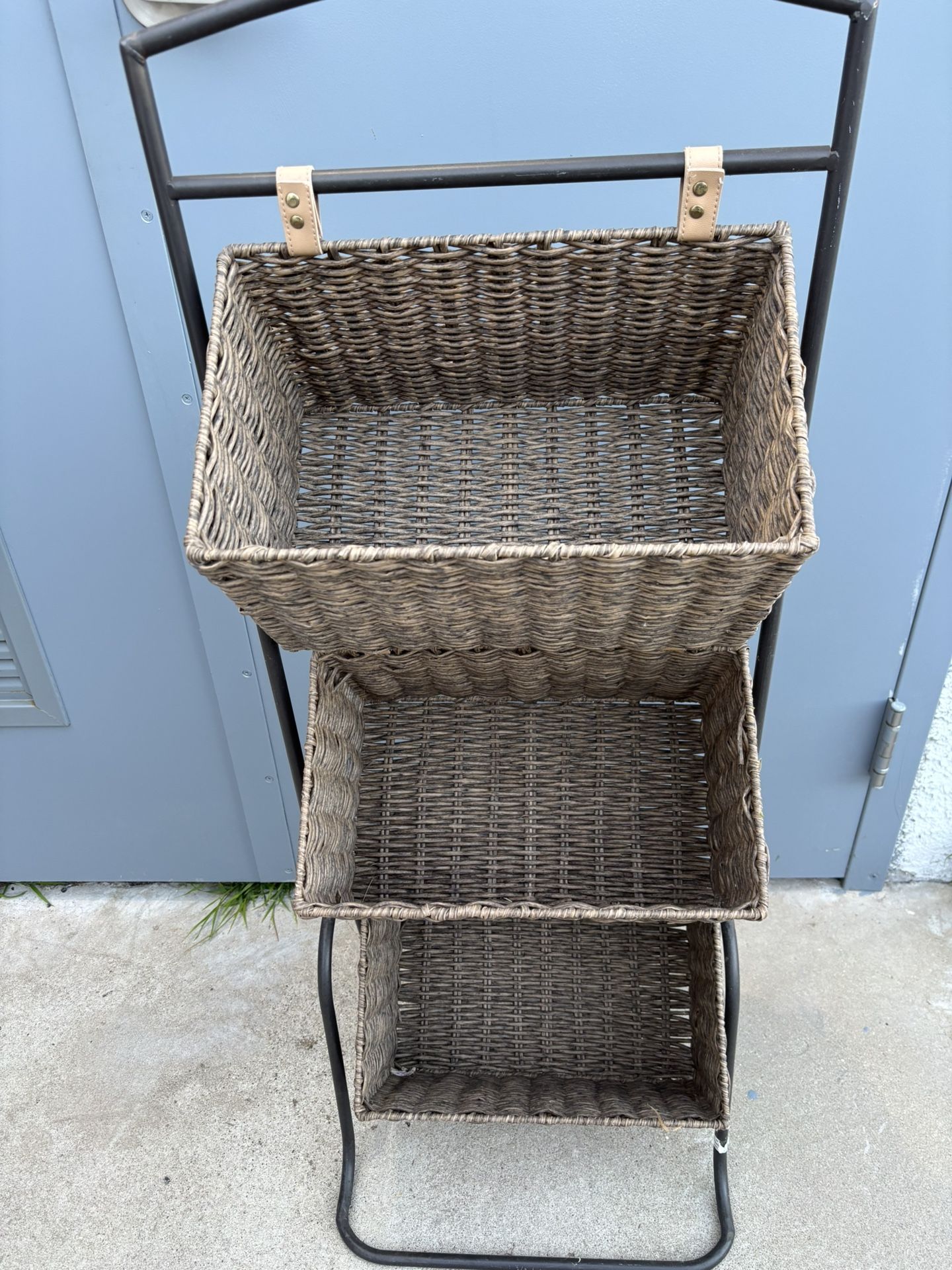 Basket Stand