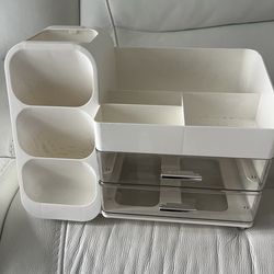 Make up organizer