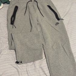 Nike Tech Sweatpants 
