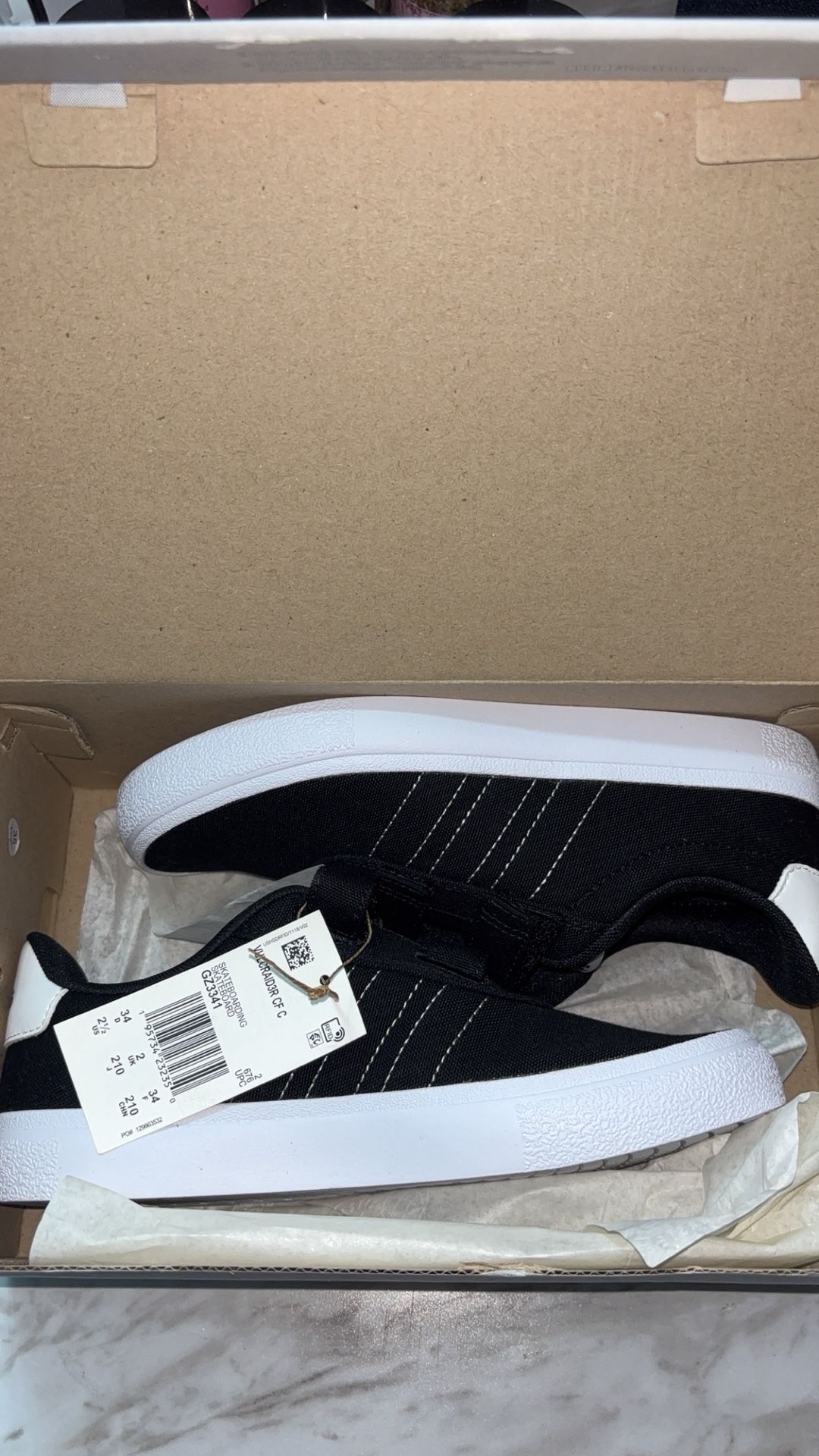 Adidas Black And white 2.5 Kids
