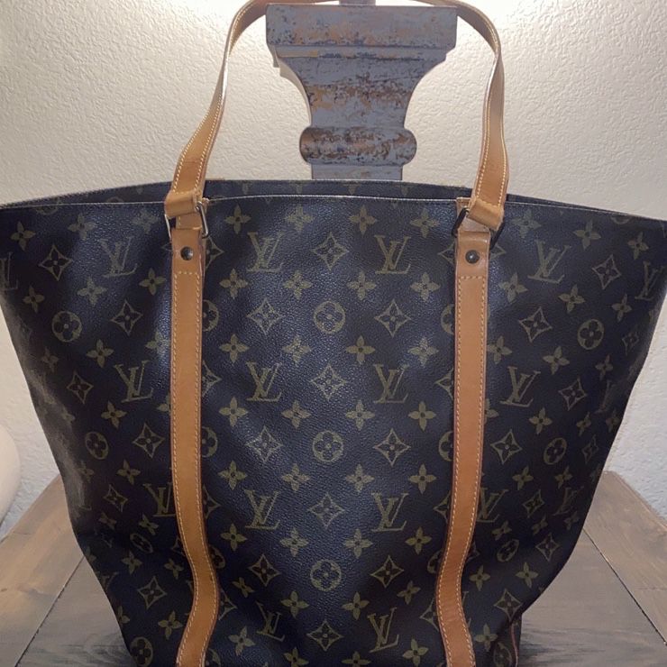 Louis Vuitton Flat Shopper Sac Plat Denim Bag Limited Edition for Sale in  Las Vegas, NV - OfferUp