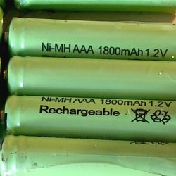 AAA RECHARGABLE BATTERIES 4 PACK OF BATTERIES