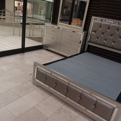 *Floor Model Special!!!*---Jasmine Queen Bed Frame And Dresser/Mirror---Delivery And Financing Available!!!😎