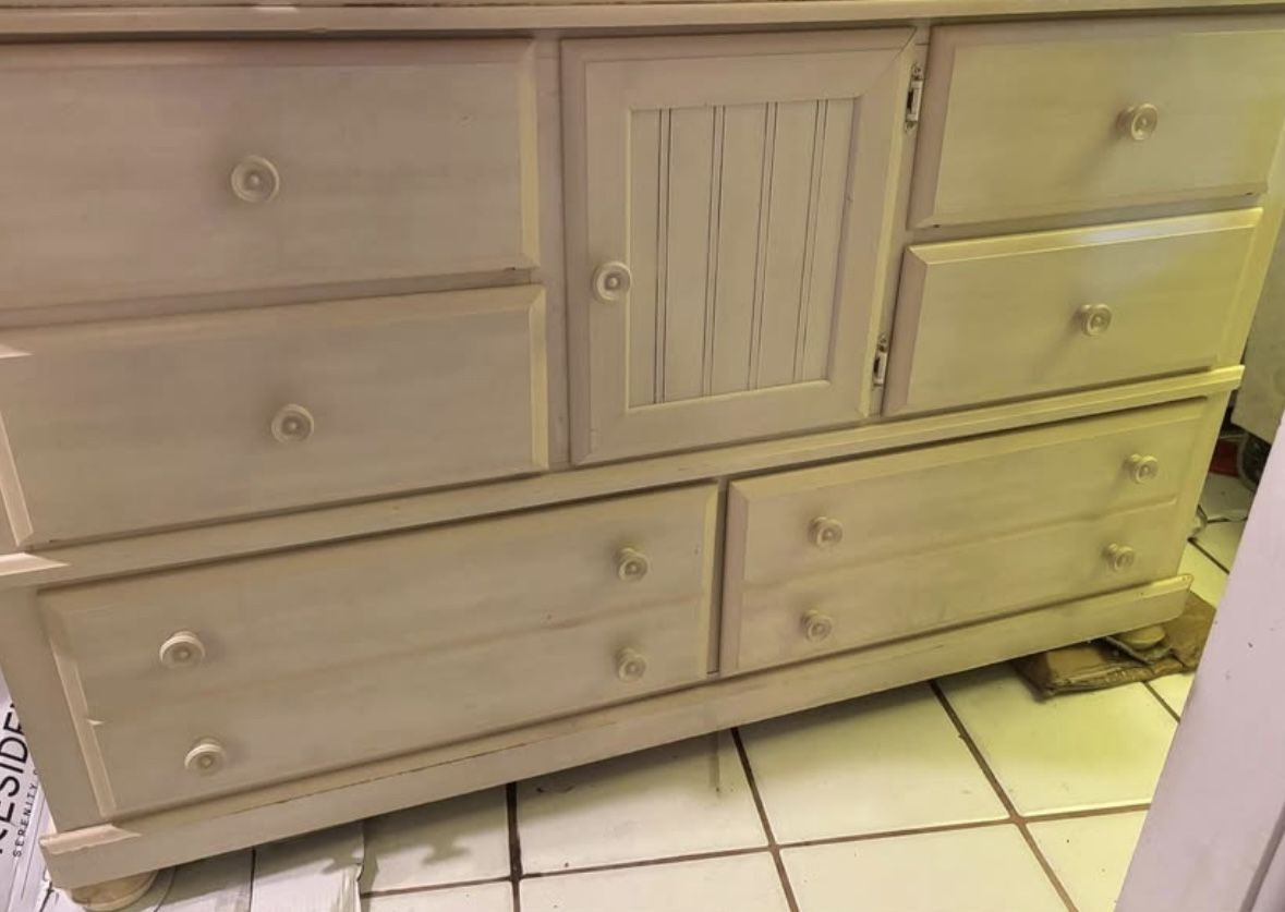 5 PC Bedroom Furniture Set