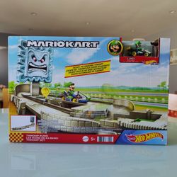 Mario Kart Hot Wheels Set NIB