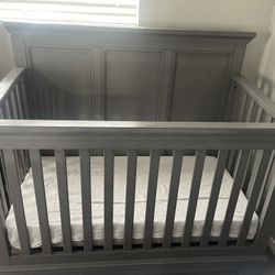 Adjustable Crib With  Newton Baby Mattress Mattress 