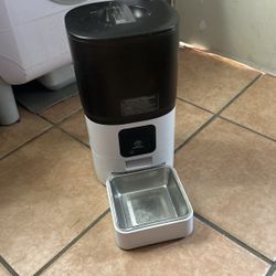 automatic pet feeder