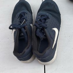 NIKE -size 2.5 Y Navy Blue 