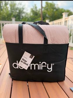 Twin/Twin XL blush comforter