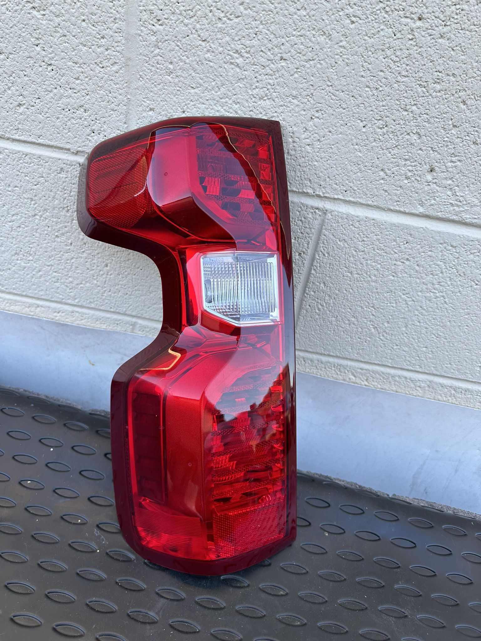 Chevy Silverado Tail Light 2019-2023, Chevy Silverado Tailight, rear light, driver side, original OEM Chevy part , Original 