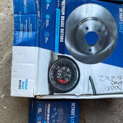 Front Brake rotors and pads Dodge Grand Caravan 