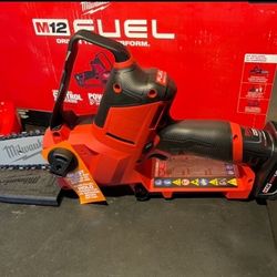 MILWAUKEE 12v FUEL   6” HATCHET CHAIN SAW   Kit with 4.0 Ah Battery and Charger
