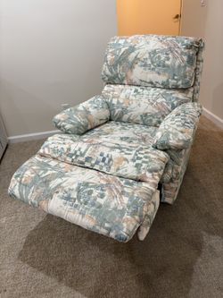 Stylish Recliner Chair - Living Room/Bedroom Comfort Chair. Like New! Barely Touched.