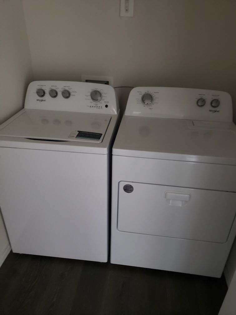 ALMOST BRAND NEW WASHER AND DRYER (Almost Brand New Refrigerator Also Available) 